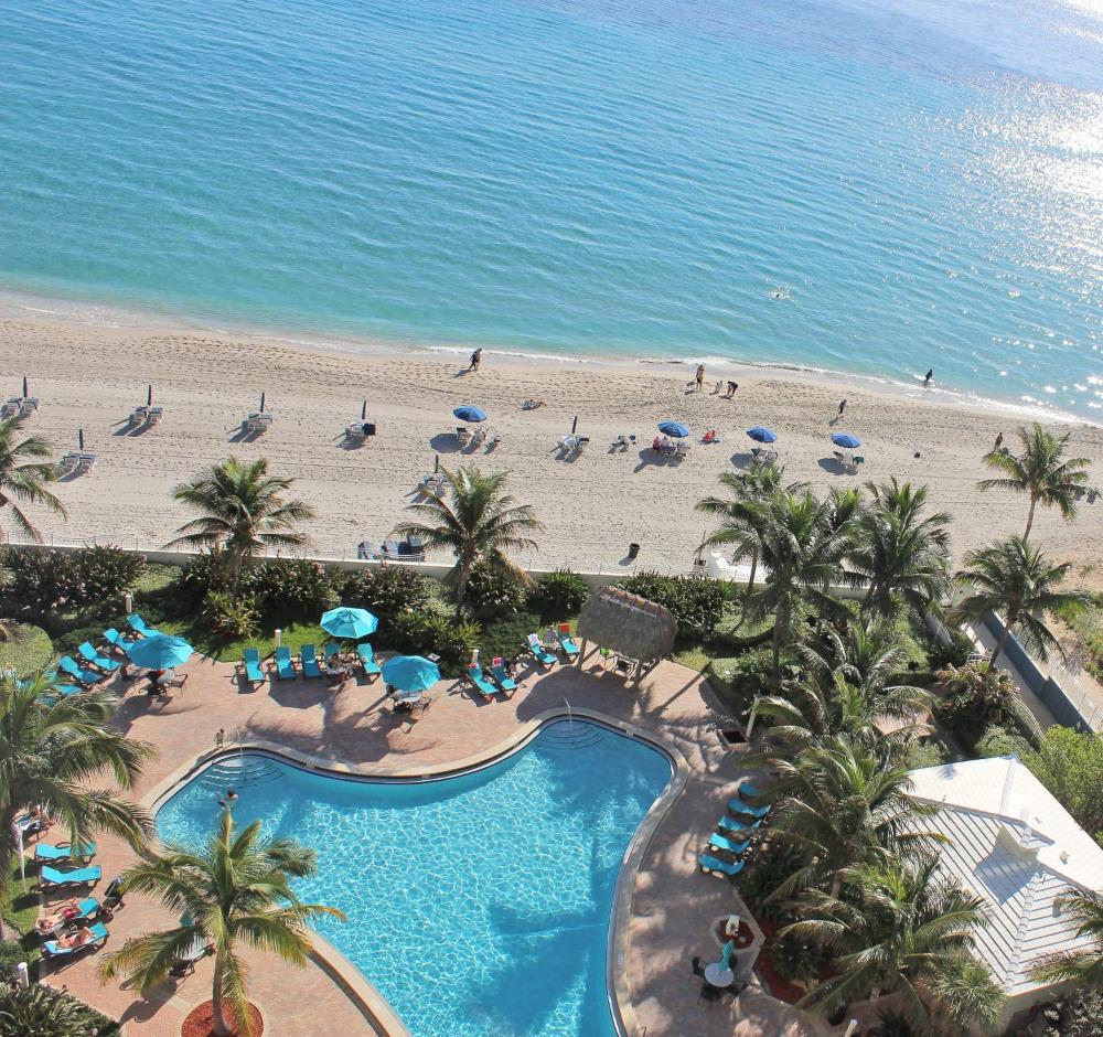 THE TIDES 1 bedroom apt 10 floor WE ARE ON THE BEACH!